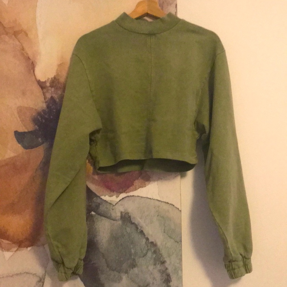 Cropped acid wash sweatshirt